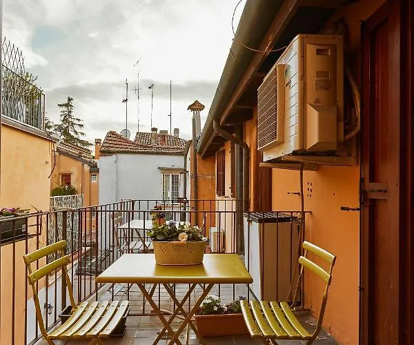 Italian Design Small Attic Daire *