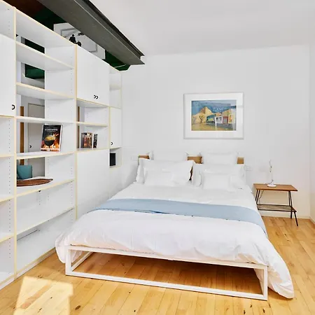 Italian Design Small Attic Apartamento Bolonia