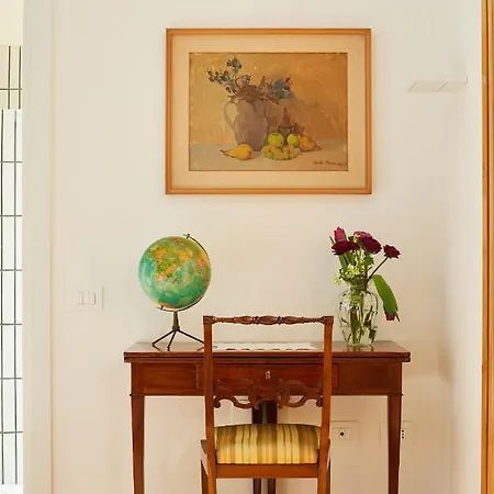 Italian Design Small Attic アパート ボローニャ