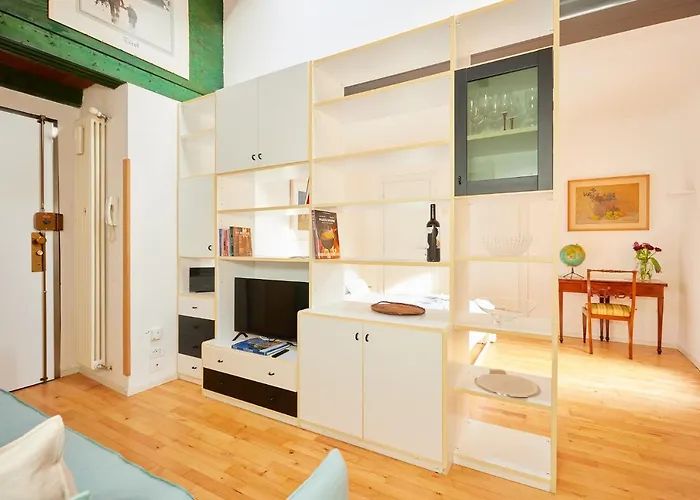 Italian Design Small Attic Lejlighed